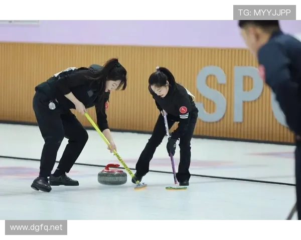 哈尔滨体院队勇夺冰壶联赛总决赛首胜新赛季开门红强势起航 哈尔滨体院队勇夺冰壶联赛总决赛首胜新赛季开门红强势起航